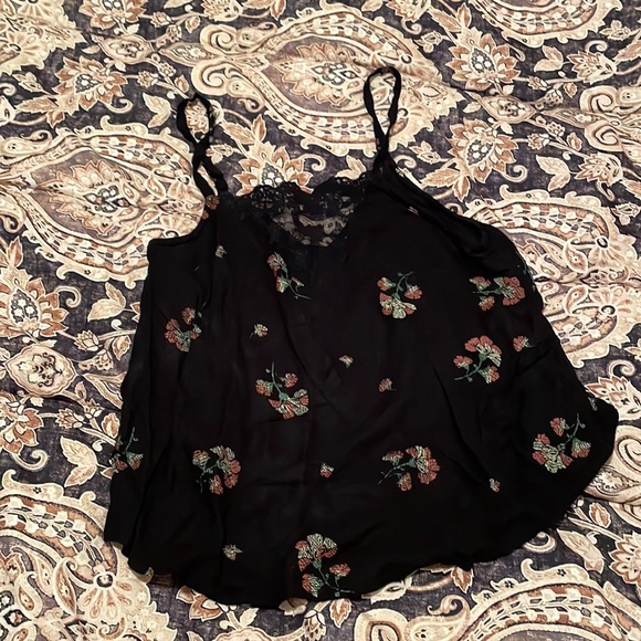 American Rag Tops - Black flower tank